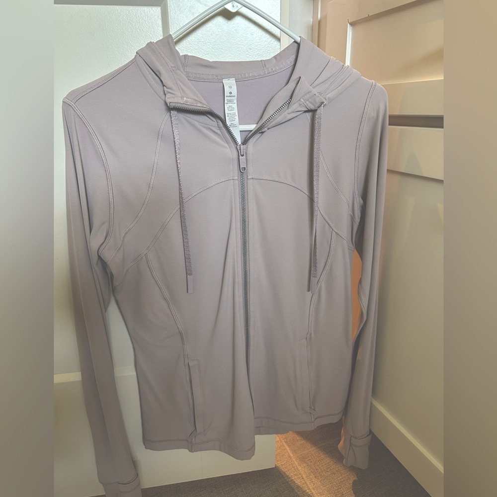 Lululemon Define women’s jacket with hood size 10. Excellent used condition.